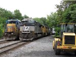 NS 2765, CSX 7554, UP 4123